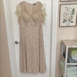 Embellished Beige Evening Dress - Elegant Women's Gown 2XL 20/22